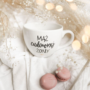 Biały kubek porcelanowy 500 ml - motyw złotego serca z napisem Mąż cudownej żony dla męża na rocznicę ślubu