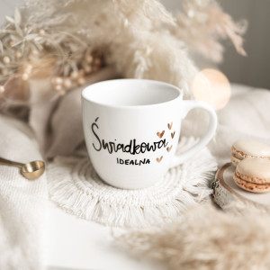 Biały kubek porcelanowy 300 ml - złote serca i napis świadkowa idealna na ślub dla świadkowej