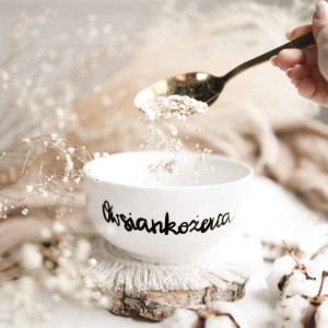 Biała miska porcelanowa - napis owsiankożerca z motywem złotego serca na urodziny dla miłośników owsianki