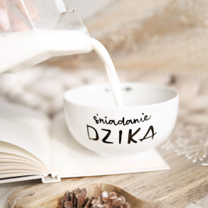 Biała miska porcelanowa 500 ml - zabawny napis Śniadanie dzika dla niego na urodziny