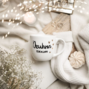 Biały kubek porcelanowy 300 ml - motyw złotego serca i napisu druhna idealna dla druhny na ślub