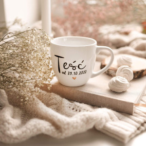 Biały kubek porcelanowy z personalizacją 300 ml - motyw złotego serca z napisem Teść od dla teścia na każdą okazję