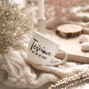 Biały kubek porcelanowy z personalizacją 300 ml - motyw złotego serca i daty teściowa od dla teściowej na każdą okazję