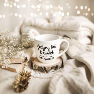 Biały kubek porcelanowy 300 ml - motyw złotego serca z napisem Jedyny taki dziadek na świecie dla dziadka na Dzień Dziadka