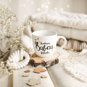 Biały Kubek Porcelanowy z Personalizacją 300 ml - Napis Kochana Babcia z Imieniem i Złote Serce dla Babci na Każdą Okazję