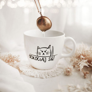 Biały kubek porcelanowy 1 litr - zabawny napis odkociaj się dla miłośnika kotów na urodziny
