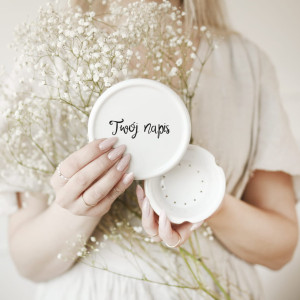 Biały zaparzacz porcelanowy z pokrywką do kubka 300 ml - personalizowany napis imienia dla miłośnika herbaty na każdą okazję