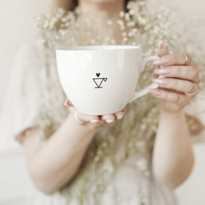 Biały kubek porcelanowy z personalizacją 500 ml - czarne logo lub napis dla firmy na każdą okazję