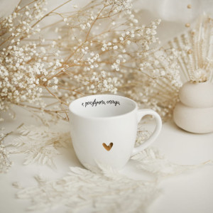 Biały Kubek Porcelanowy 300 ml - Motyw Złotego Serca i Napis Z Pozytywną Energią dla Przyjaciółki na Dzień Kobiet