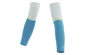 Rękawki Compressport ArmForce Ultralight biało-niebieskie