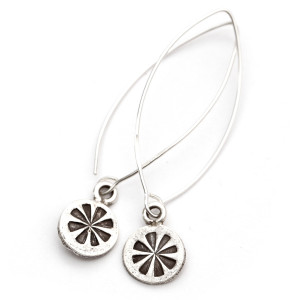 Srebrne kolczyki kwiaty na długim biglu