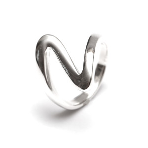 Duży pierścionek srebrny Zygzak