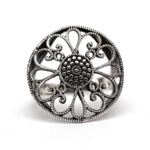 Pierścionek z Dużym Koronkowym Kwiatkiem