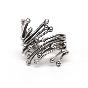 Duży pierścionek srebrny Pędy Niepokorne