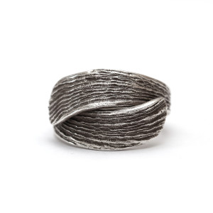 Etniczny pierścionek zawinięte liście