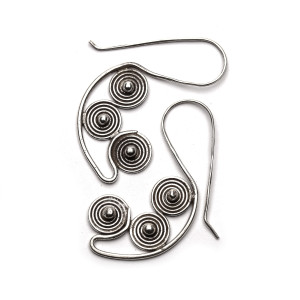 Długie kolczyki etniczne z trzema zawijasami
