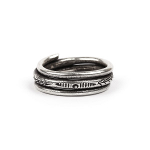 Wąska obrączka w etnicznym stylu