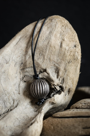 Długi etniczny naszyjnik z Dużą Kulą