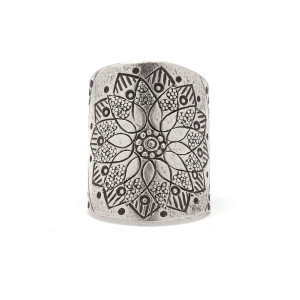 Szeroki pierścionek z dużym orientalnym kwiatem