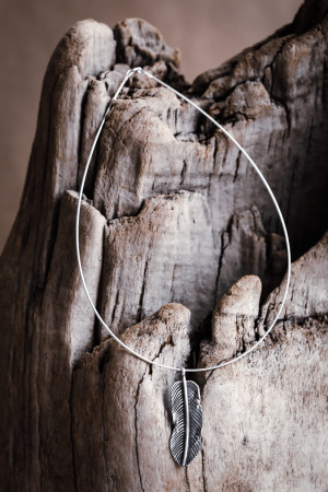 Naszyjnik z dużym liściem