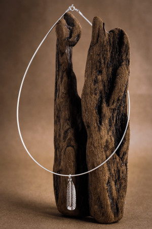 Naszyjnik z prostym liściem