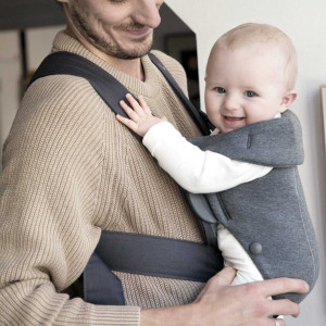 BABYBJORN MINI 3D Jersey – nosidełko, Ciemny szary