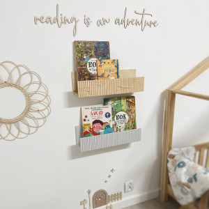 Drewniana biblioteczka na książki „Frelka” – stylowy regał do dziecięcego pokoju