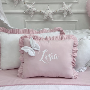 Poduszka dekoracyjna z falbanką i imieniem