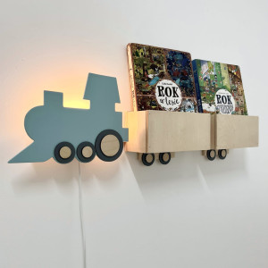Drewniana lampka‑półka „Ciuchcia z wagonami” – zabawna i oryginalna dekoracja do pokoju dziecka