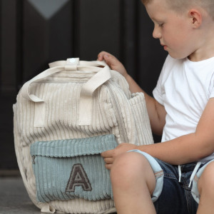 Sztruksowy plecak dla dzieci z literką – duży, kolor Off White