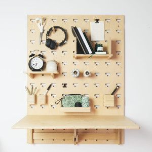 Wielofunkcyjny organizer ścienny Pegboard zestaw ze stolikiem (75 × 100)