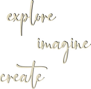Drewniany napis „EXPLORE – IMAGINE – CREATE” – inspirujący akcent do pokoju dziecka