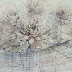 Tapeta Artystyczna Water Lilies - Blue - Tapeta Do Salonu Z Motywem Lilii Wodnych