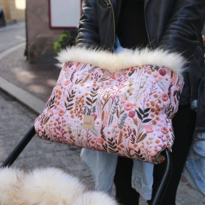 Wełniana wodoodporna mufka do wózka z futerkiem – flowery