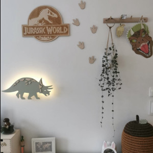 Drewniana lampka nocna dla dziecka Dino triceratops