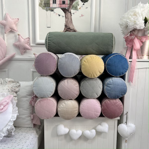 Pikowana poduszka do pokoju dziecka Wałek Velvet - kolory