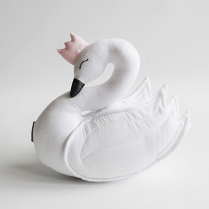 Łabędź biały z różową koroną