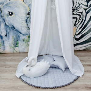 Niebieska mata z szarymi pomponami