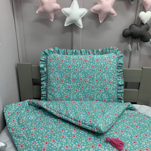 Pościel z wypełnieniem w kwiaty turkusowa