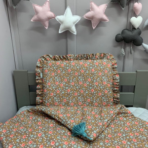 Pościel z wypełnieniem w kwiaty brązowa