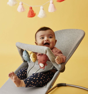 BABYBJORN - leżaczek BLISS 3D Jersey - Jasny Szary + Zabawka