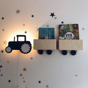 Drewniana półka lampka nocna dla dziecka Traktor z Dwoma Przyczepami