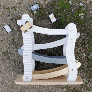 Drewniana zjeżdżalnia dla aut srebrno-szara - zabawka dla dzieci