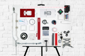 Tablica manipulacyjna Czerwona - kreatywna zabawka dla dzieci