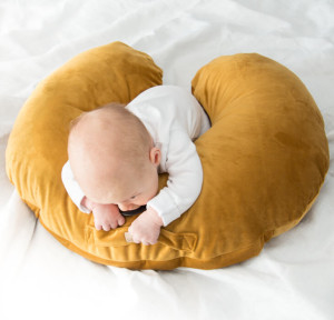 Poduszka rogal do karmienia Velvet Muszatarda