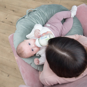 Poduszka rogal do karmienia Velvet Mięta