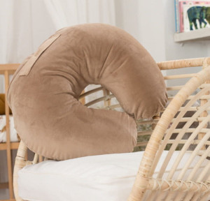 Poduszka rogal do karmienia Velvet Beżowa