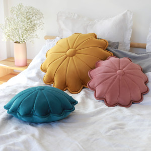 Poduszka dekoracyjna do pokoju dziecka Kwiat - kolory