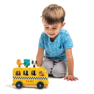 Drewniany samochód - taksówka ze zwierzątkami, Tender Leaf Toys