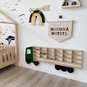 Drewniakowa – Półka TIR na resoraki (54 autka) – drewniana półka ścienna do pokoju dziecięcego